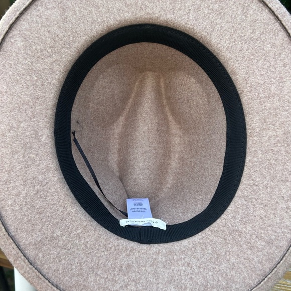 Anthropologie felt hat with small chain detail - Picture 4 of 5